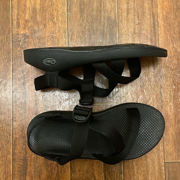 Men Chaco Sandals - size 10 - Picture 5 of 10